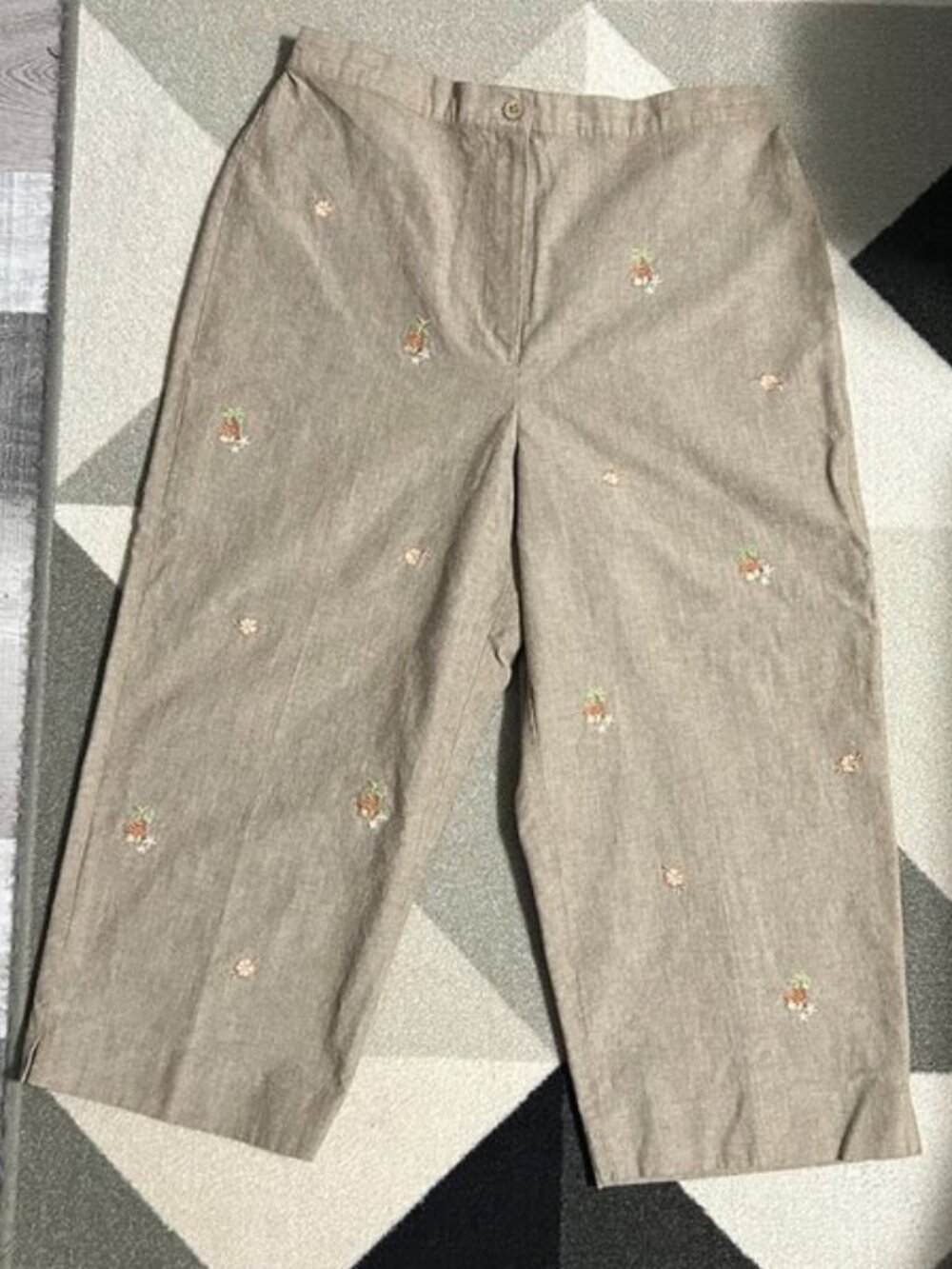 Alfred Dunner Tan Embroidered Cropped/Capri Pants Women's Size 12P‎